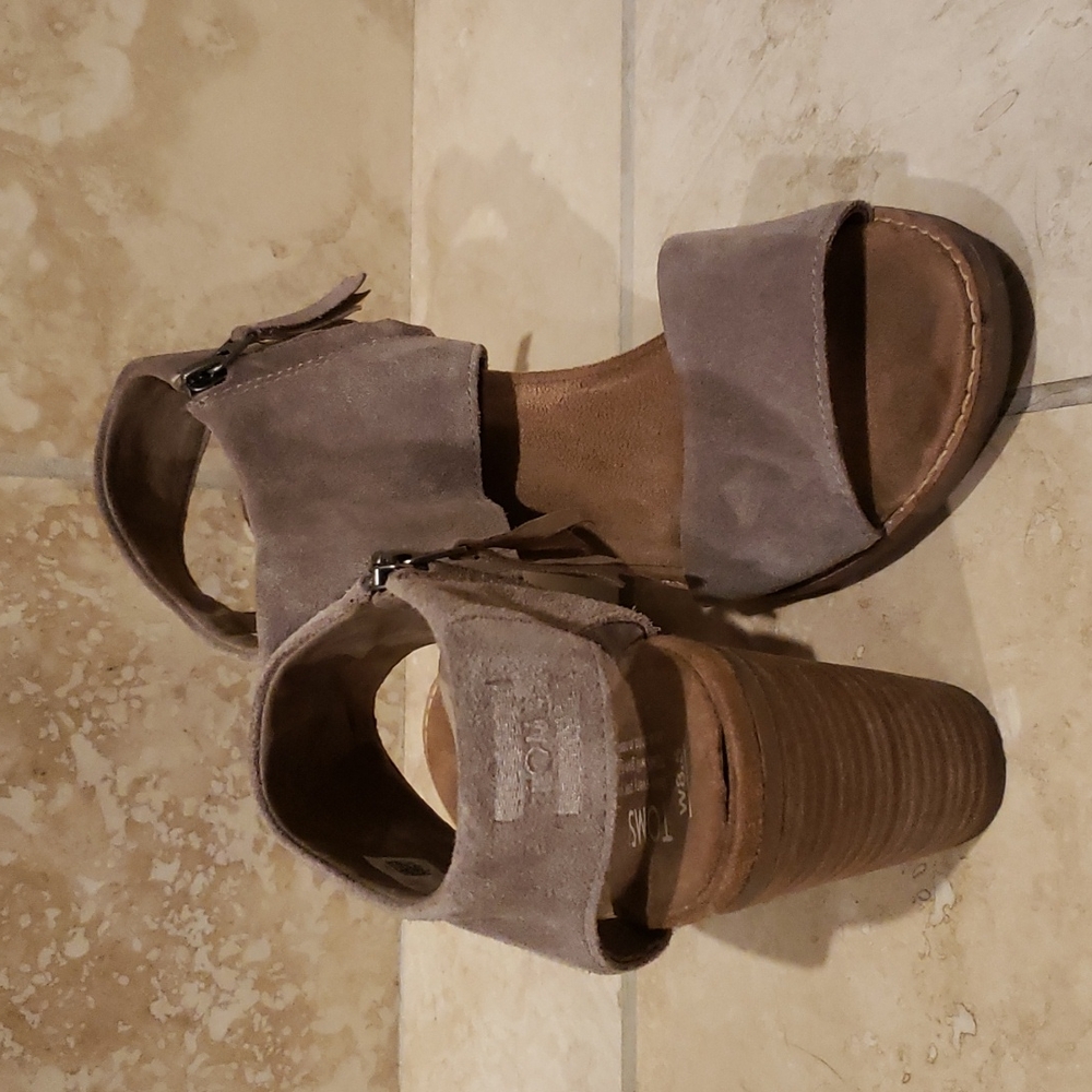 Toms heels